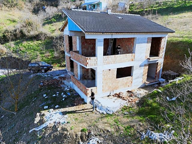 DOĞA İÇİNDE LÜKS YAŞAM! 5+2 RUHSATLI PROJELİ VİLLA