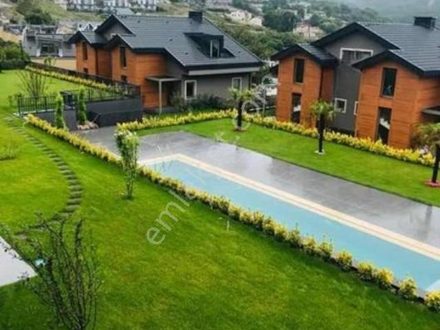 Doğa İçinde Güvenlikli Site De 4+1 Kiralık Villa