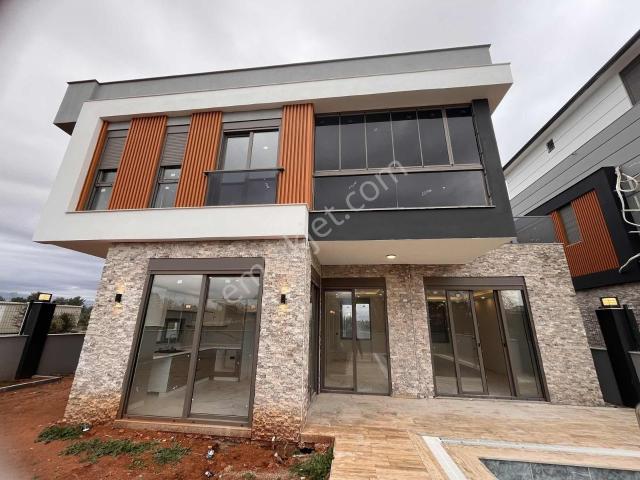 Doğa İle İç İçe Kaliteli İşçilik Ve Muhteşem Manzaralı Villa