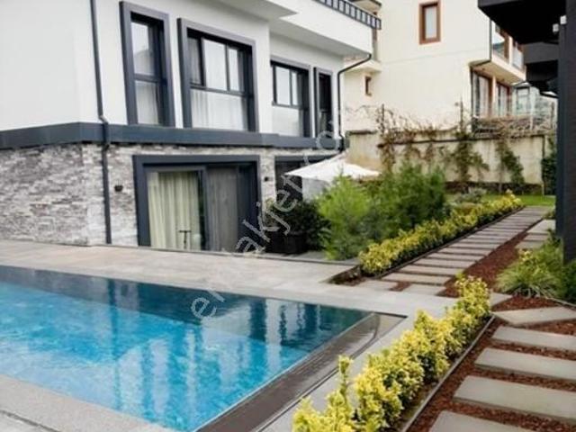 Doğa Ve Şehir Bir Arada 1. Caddeye Yakın Tripleks Villa