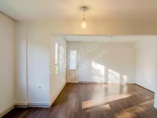 Doğalgazlı 2 Balkonlu kapalı Mutfak büyük 2+1 Kiralık Boş Daire