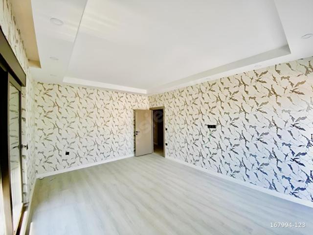 DOĞALGAZLI YERDEN ISITMALI KOMBİLİ GENİŞ SIFIR LÜKS DAİRE