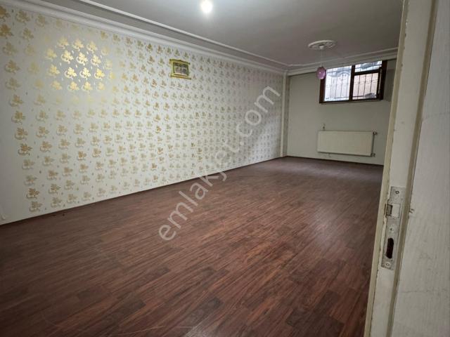 Doğan Araslı Caddesinin Dibinde Satılık 140 M² Bahçe Katı Daire