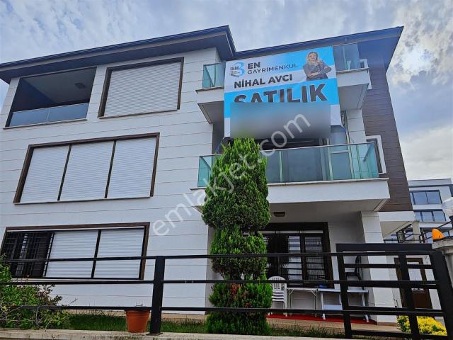Doğanın Kalbinde Eşsiz Deniz Manzaralı 4+2 Bahçeli Villa