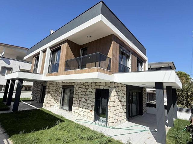 Doğanbey de denize 400 metre satılık 3+1 villa