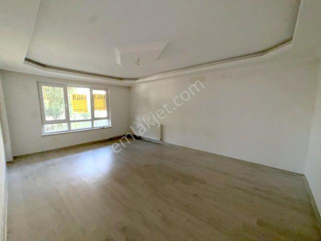Doğantepe'de, Bahçe Katı, 130 M2, Çift Banyo Kiralık Daire