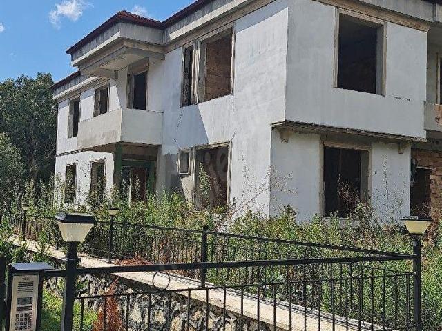 Doğayla iç içe Huzurlu yaşam isteyenler  Ballıöz Vadi Villalarında havuzlu villa, elit komşular.