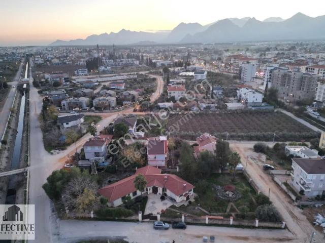 Döşemealtı 2080 M² Arsa İçinde Vintage 4+1 Mükemmel Villa