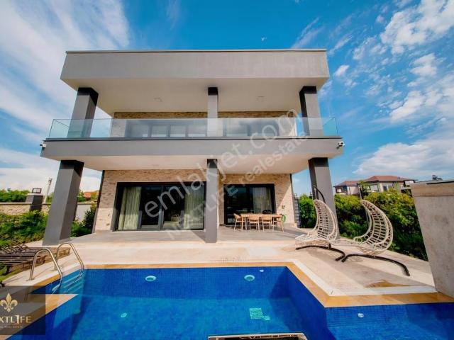 Döşemealtı 5+1 Villa. Havuz,sauna,jakuzi,sinema,fitness