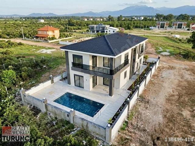 Döşemealtı Altınkale'de Tam Müstakil Havuzlu Lüks Villa