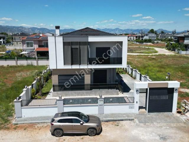 Döşemealtı,altınkale'de Ultra Lüks Havuzlu 370m² Satılık Villa