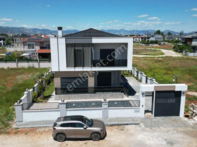 Döşemealtı,altınkale'de Ultra Lüks Havuzlu 370m² Satılık Villa
