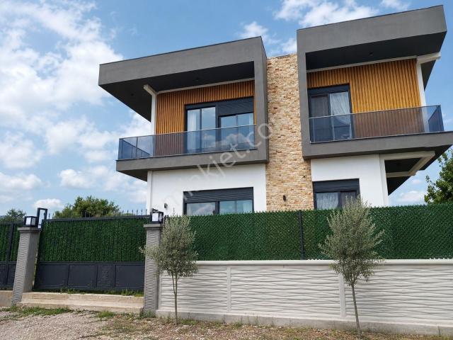 Döşemealtı Altınaltınkalede Prestijli Tam Müstakil 5+1 Köşe Müstakil Villalarından Biri Satışta !