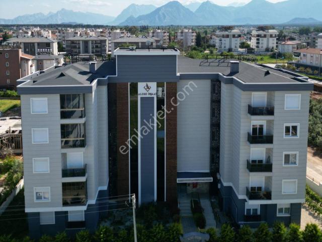 Döşemealtı Bahçeyaka'da Havuzlu Apartmanda 3+1 Daire