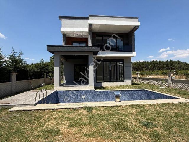Döşemealtı Düzlerçamı'nda Ultra Lüks Müstakil Villa!