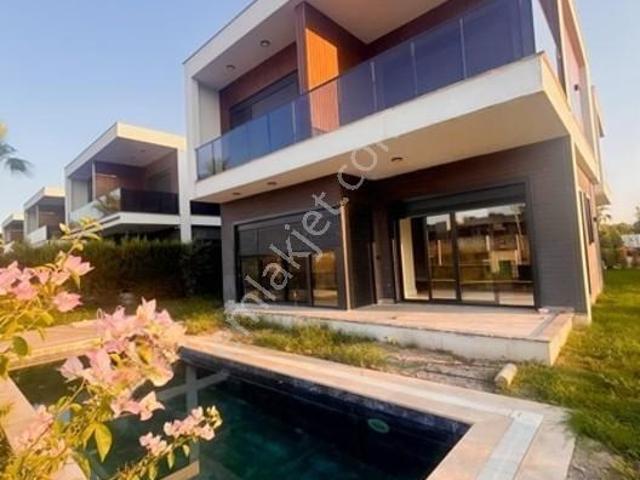 Döşemealtı'nın En Prestijli Sitesinde 5+1 Lüks Villa