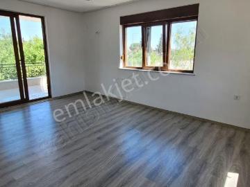 Döşemealtı'nda Ferah 3 Balkonlu Geniş 2+1 Kiralık Daire