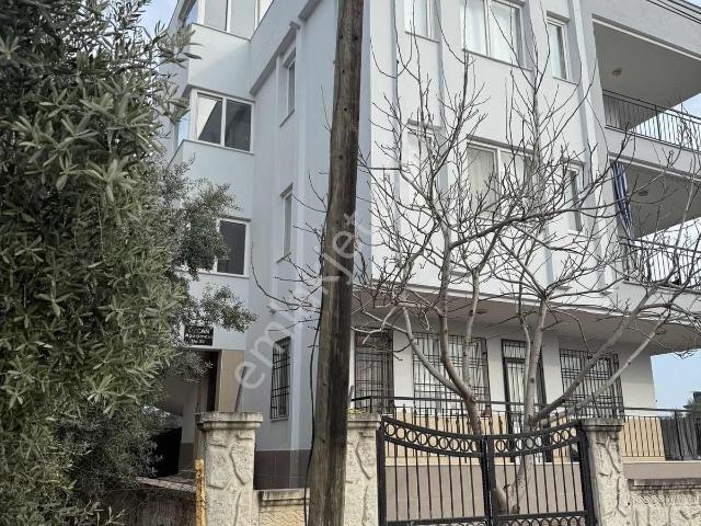 Döşemealtın'da Komple Satılık Bina 3 Adet 3+1 400m Arsa İçinde