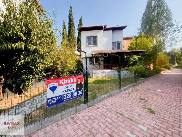 Döşemealtı Nebıler Perya Sıtesı'nde Trıplex Luks Villa
