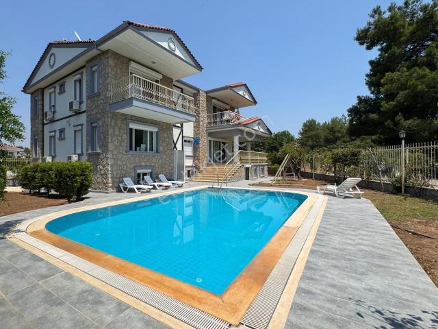 Döşemealtı Nebiler’de 5+1 Müstakil Havuzlu Satılık Villa