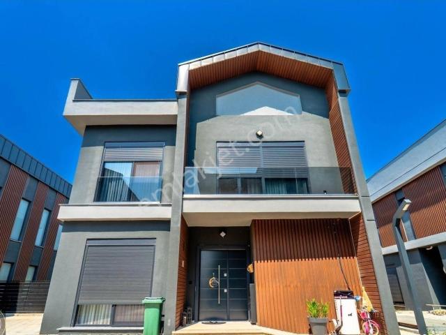 Döşemealtı Sky Garden Villalarında 5+1 Müstakil Havuzlu Villa
