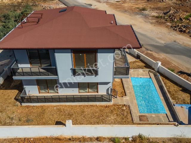 Döşemealtı Çıplaklıda Satılık 4+1 Villa