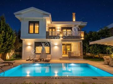 Döşemealtı Yalınlıda Yaşamın Kapılarını Aralayan Müstakil Villa!