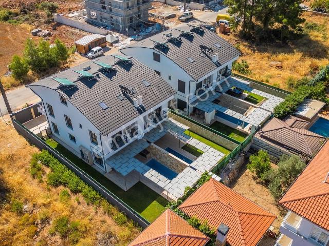 Döşemealtı Yeşilbayır'da Satılık Havuzlu 5+1 Villa