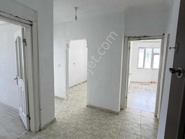 Döşemealtı Yeniköy Merkezde Tadilatlı Satılık 2+1 Daire