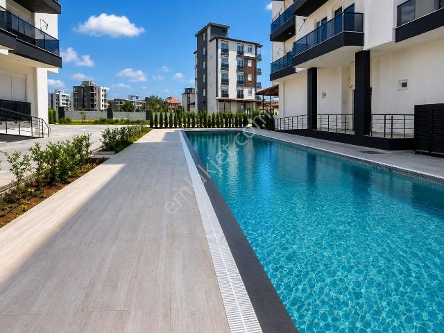 Döşemealtı Yeniköy'de Havuzlu Site İçerisinde Sıfır 1+1 Kiralık Daire