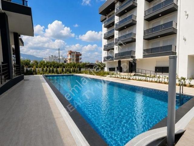Döşemealtı Yeniköy'de Havuzlu Site İçi Sıfır 1+1 Kiralık Daire