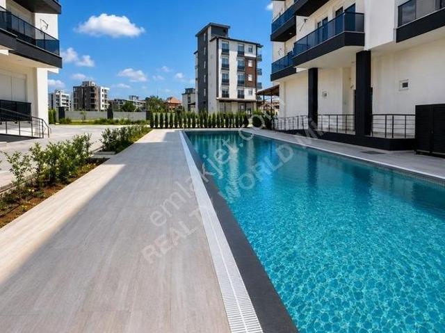Döşemealtı Yeniköy'de Havuzlu Site İçi Sıfır 2+1 Kiralık Daire