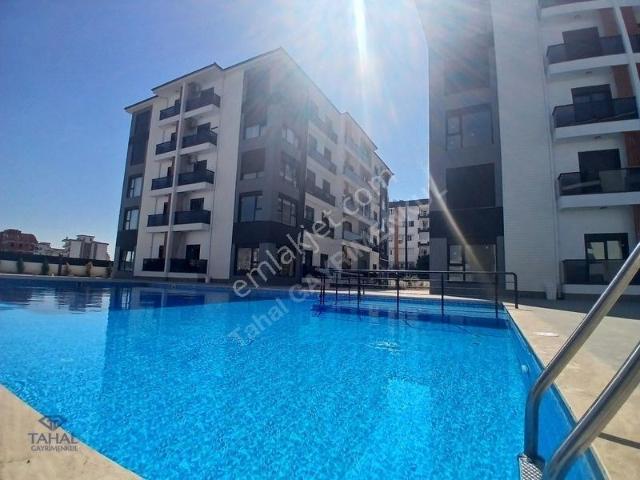 Döşemealtı Yeniköyde Kiralık Sıfır Havuzlu K.otoparklı 2+1 Daire