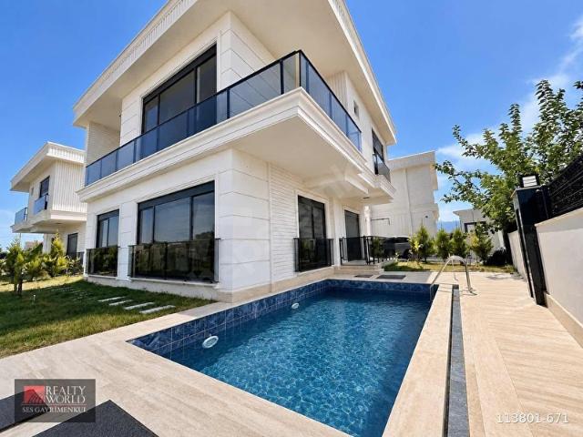 DÖŞEMEALTI ALTINKALE'DE MERKEZİ LOKASYONDA LÜKS 4+1 VİLLA