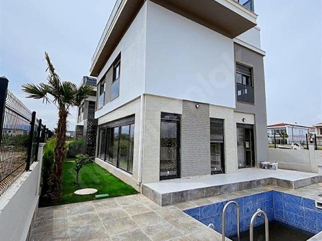 DÖŞEMEALTI ALTINKALE'DE PALM CİTY YAKINI TRİPLEX 4+1 LÜX VİLLA