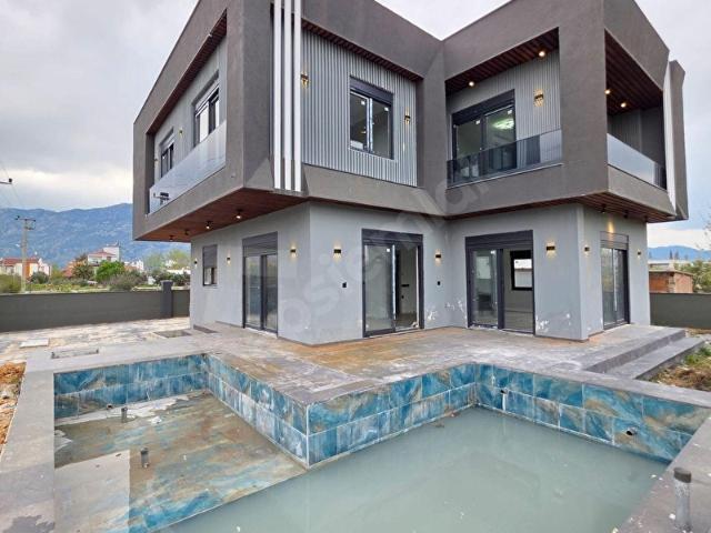 DÖŞEMEALTI ÇIPLAKLIDA SATILIK LÜX 4+1 VİLLA