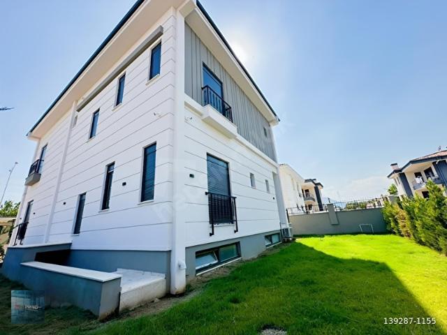 DÖŞEMEALTI YALINLI'DA TAM MÜSTAKİL 450 M2 8+2 KİRALIK VİLLA