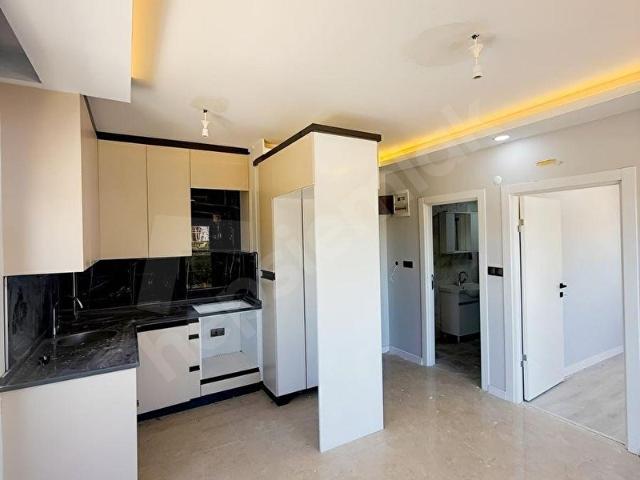 DÖŞEMEALTINDA LÜKS KATTA 1+1 DAİRE