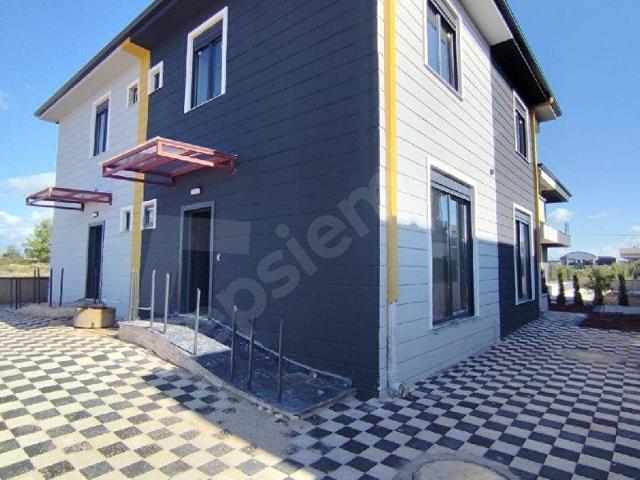 DÖŞEMEALTINDA YERDEN ISITMALI SIFIR 3+1 GİYİNME ODALI MODERN İKİZ VİLLA