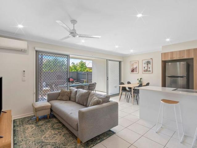 DO NOT LET THIS ONE GO! Beautiful 3 Bedroom Modern Townhome