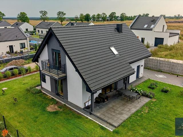 Do sprzedania nowoczesny dom 144 m² z garażem w Szydłowie