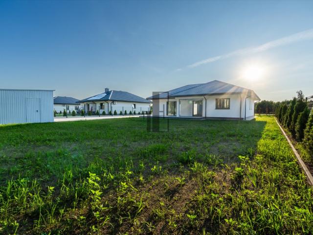 Do sprzedania nowoczesny dom 166 m² z dużą działką w Tłuszczu