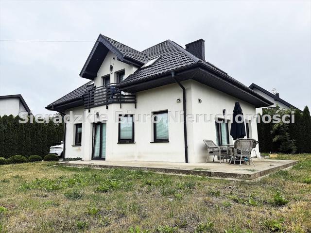 Do sprzedania nowoczesny dom 121 m² w Sieradzu z garażem