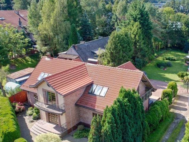 Polecam nowoczesny dom 248 m² z ogrodem i jacuzzi