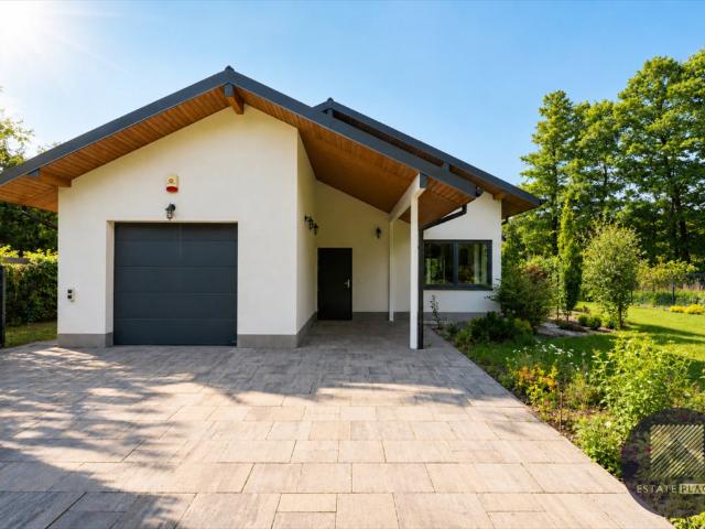 Do sprzedania nowoczesny dom 261 m² z garażem i dużą działką