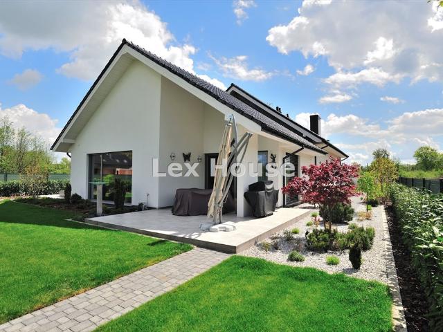 Do sprzedania nowoczesny dom 317 m² z garażem i sauną