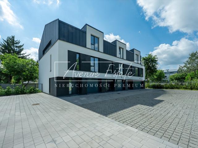 Do sprzedania nowoczesny narożny segment 209 m² z działką 332 m²