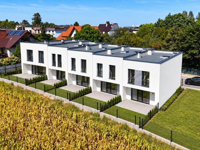 Do sprzedania nowoczesny segment skrajny 137 m² z garażem i ogrodem