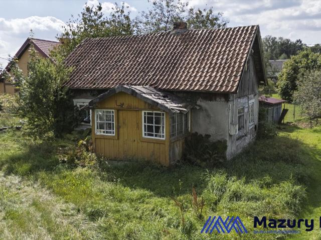 Do sprzedania działka z zabytkowym domem 63 m² w centrum Jedwabna