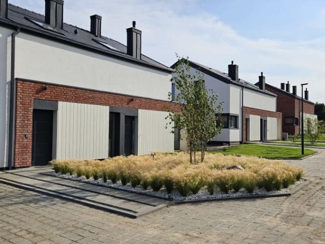 Do sprzedania dom 74,5 m² na zamkniętym osiedlu w Rewalu